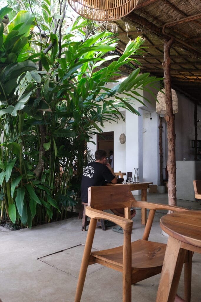 Nomad Cafe in Weligama with nice greenery and modern tables